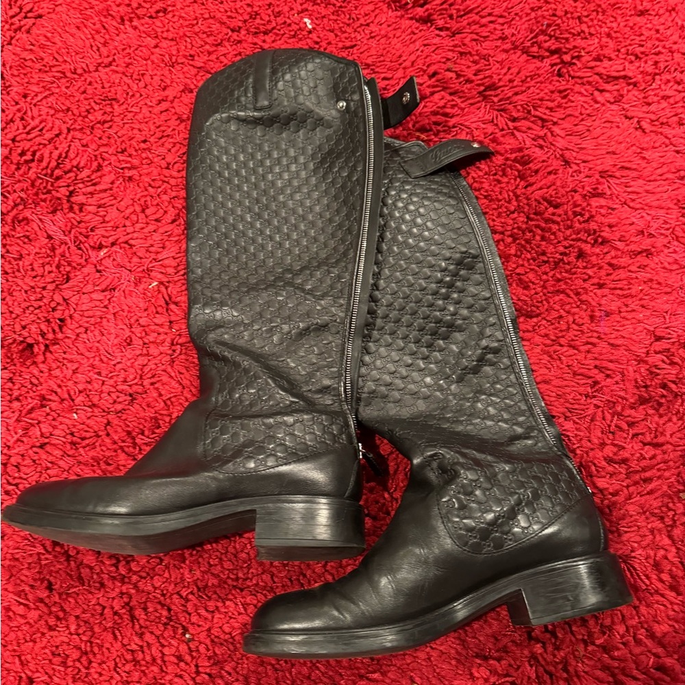 Black leather Gucci boots